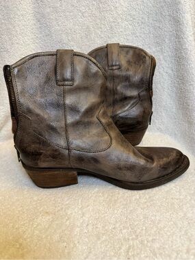 Born Wynd Taupe Gray Distressed Leather Rear-Zip Western Boots Size 7.5 F71622